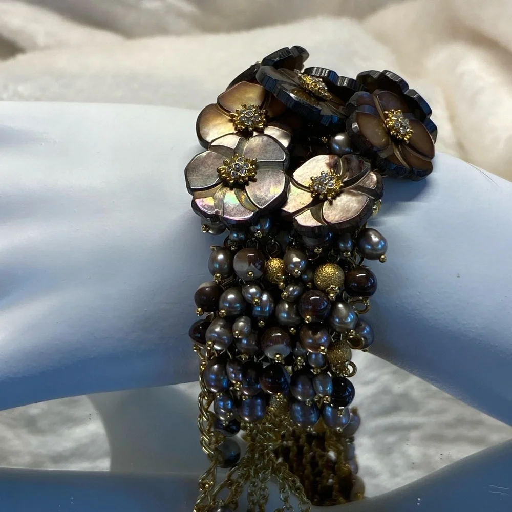 Beautiful Floral Faux Pearl Bracelet Gold Tone 7-8 3/4 Bohemian Style Rhinestone